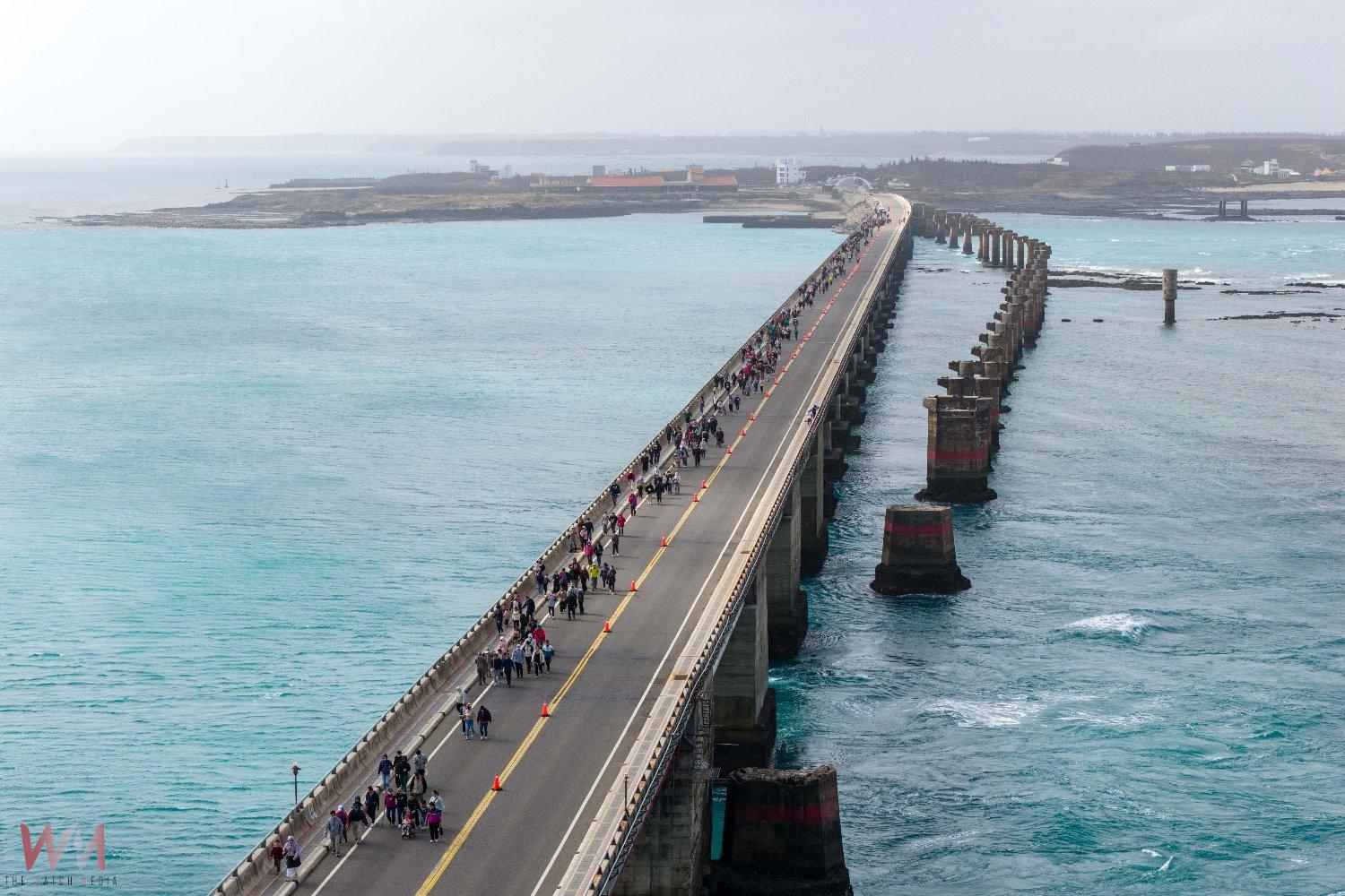 「2025澎湖大行軍」熱血登場! 民眾無畏強風走過跨海大橋 - https://www.watchmedia01.com