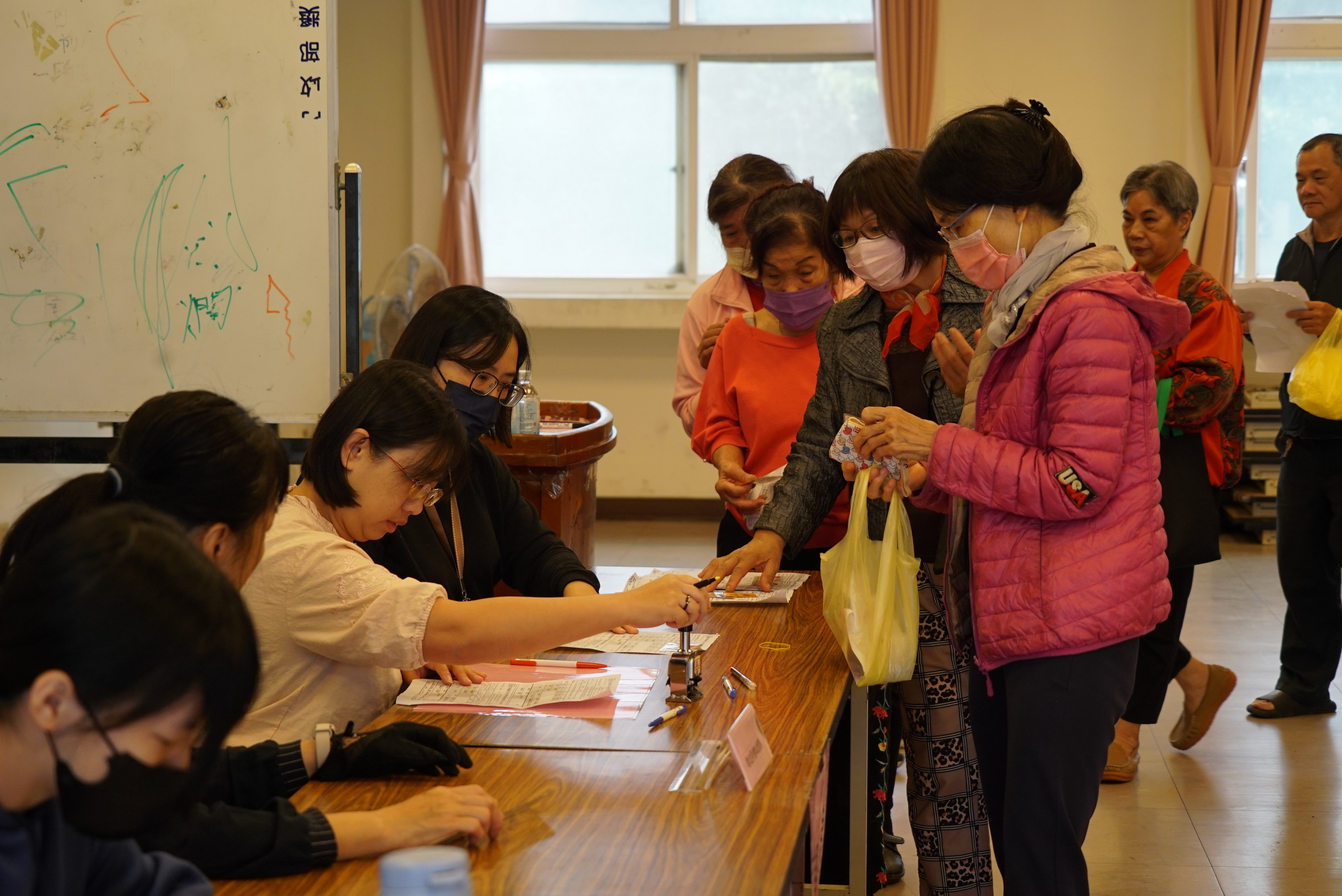 (有影片)/「活到老、學到老」!鹿港長青學苑開課 長輩報名湧現 - https://www.watchmedia01.com