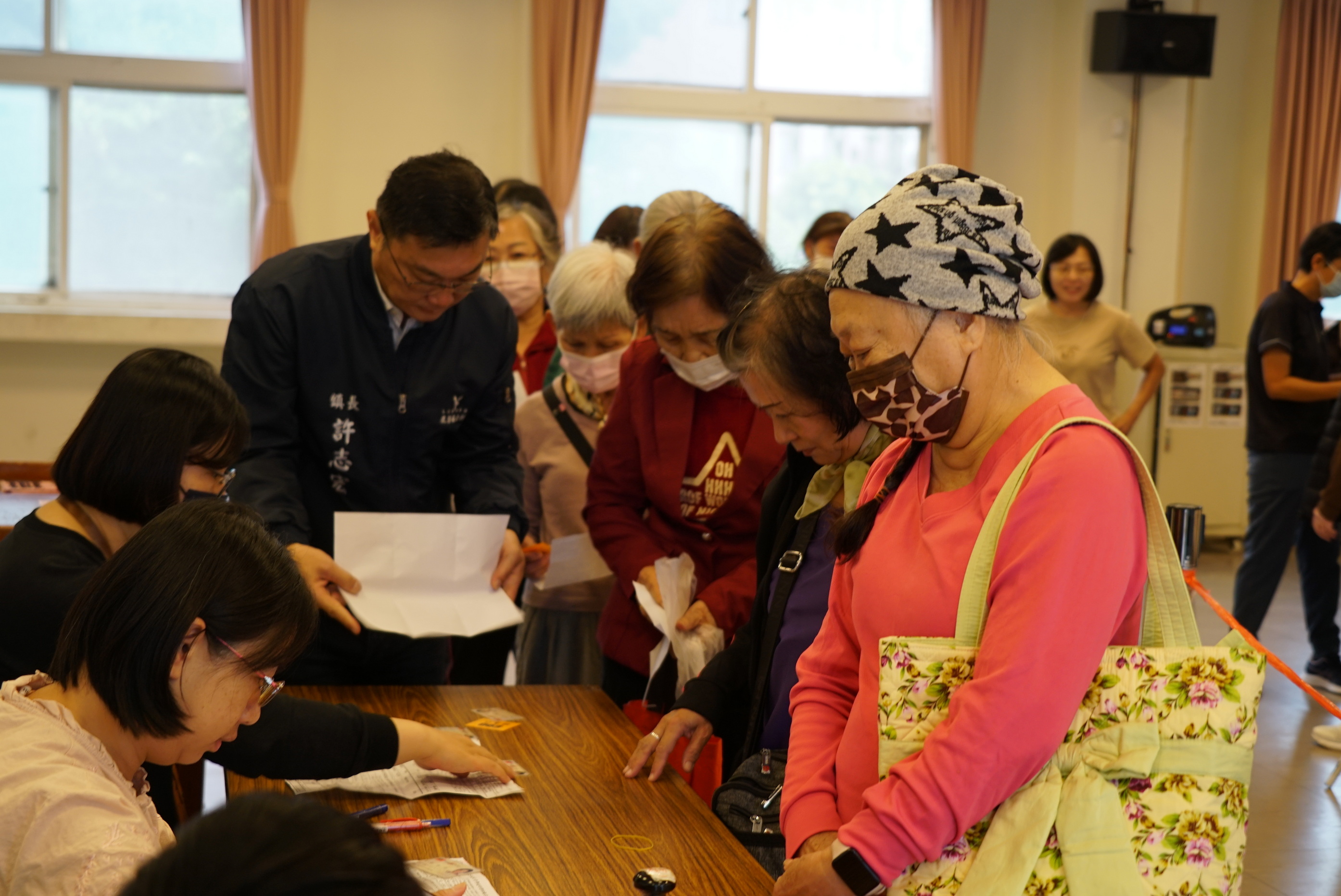 (有影片)/「活到老、學到老」!鹿港長青學苑開課 長輩報名湧現 - https://www.watchmedia01.com