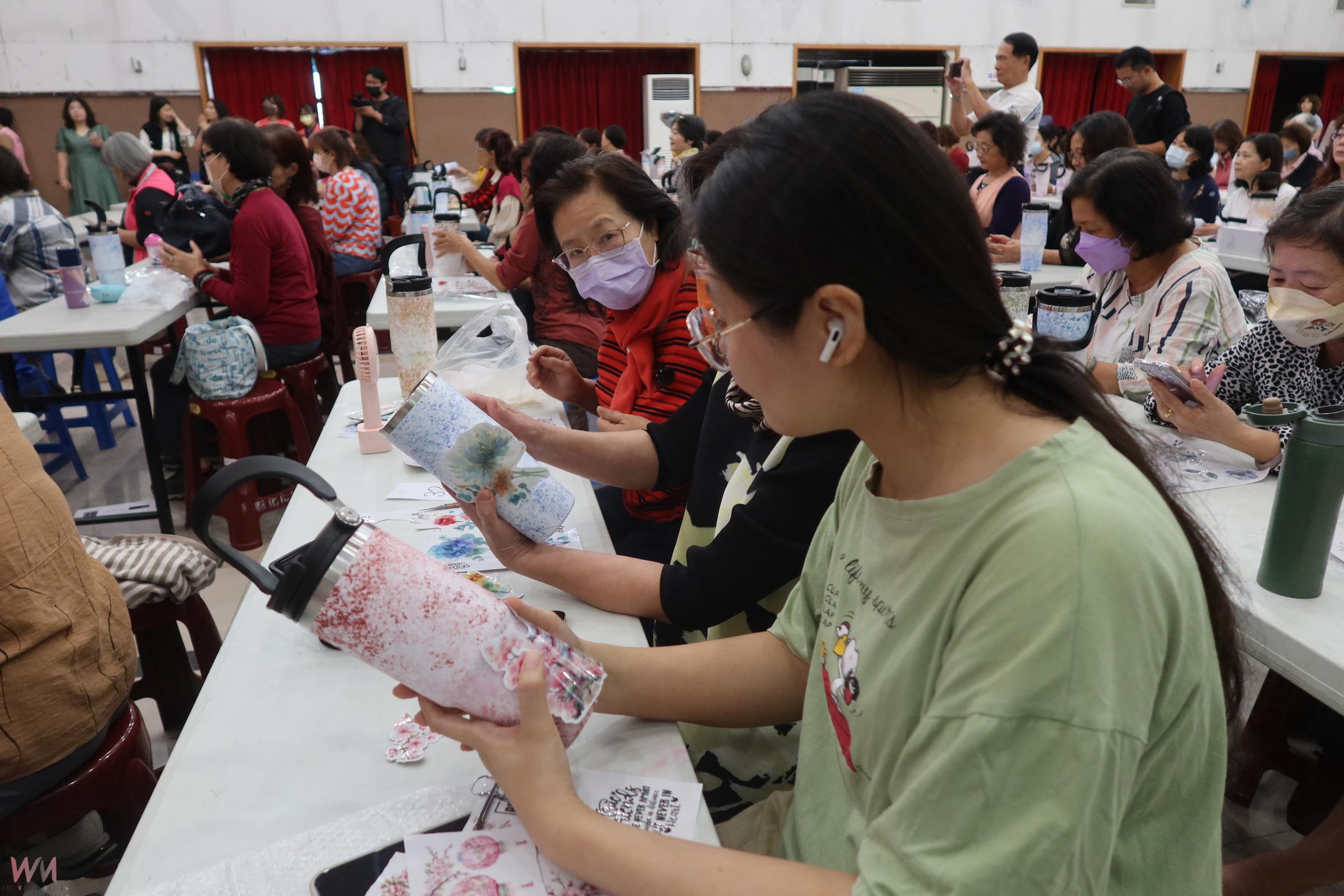 (有影片)/彰化婦女DIY彩繪保溫杯 溫芝樺帶大家「把溫度帶走」 - https://www.watchmedia01.com