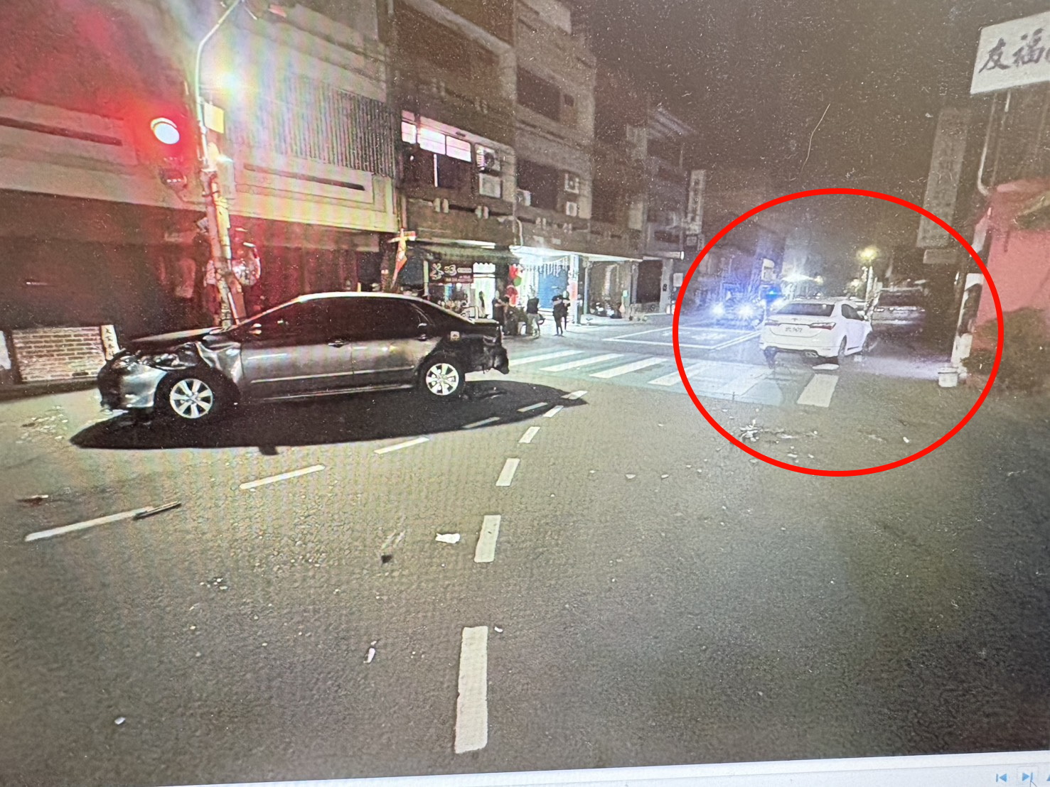 (有影片)/「醉」大惡亟!警員處理酒駕遭酒駕撞! - https://www.watchmedia01.com