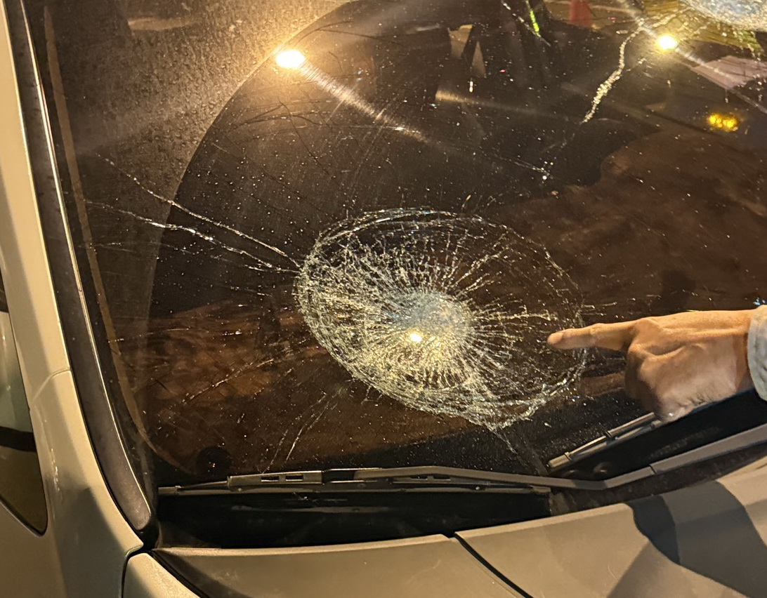 國道1號驚魂 追撞後情緒失控持榔頭砸車 男遭警逮捕 - https://www.watchmedia01.com