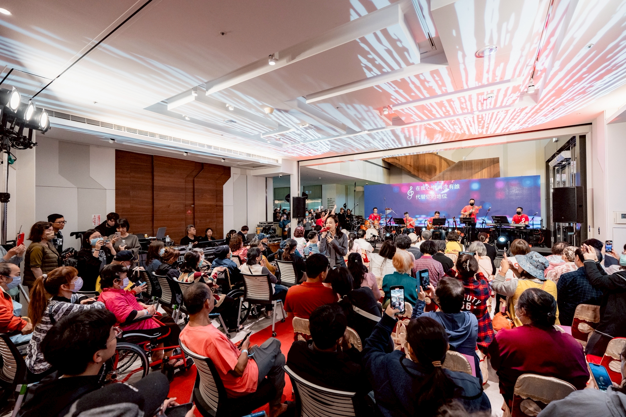 彰化秀傳醫院舉辦「聽希望在唱歌」演唱會　音樂溫暖癌友心 - https://www.watchmedia01.com