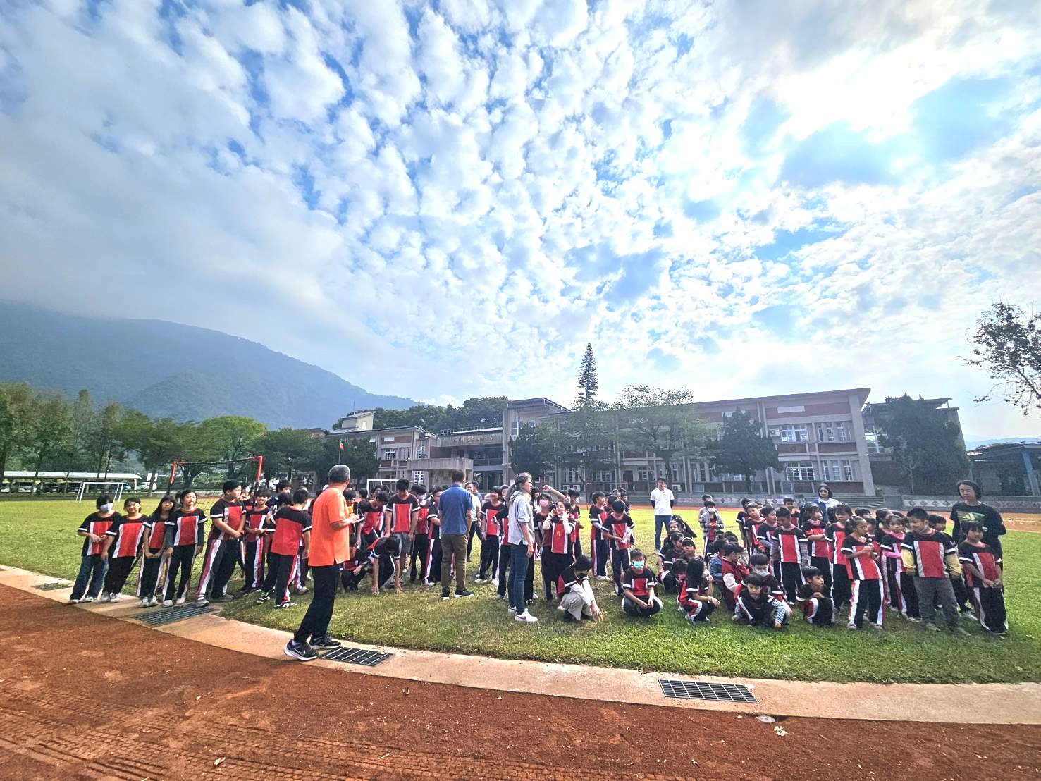 眉溪鎮水神獸在牛眠里！ 忠孝國小守護習俗信仰具象化 - https://www.watchmedia01.com