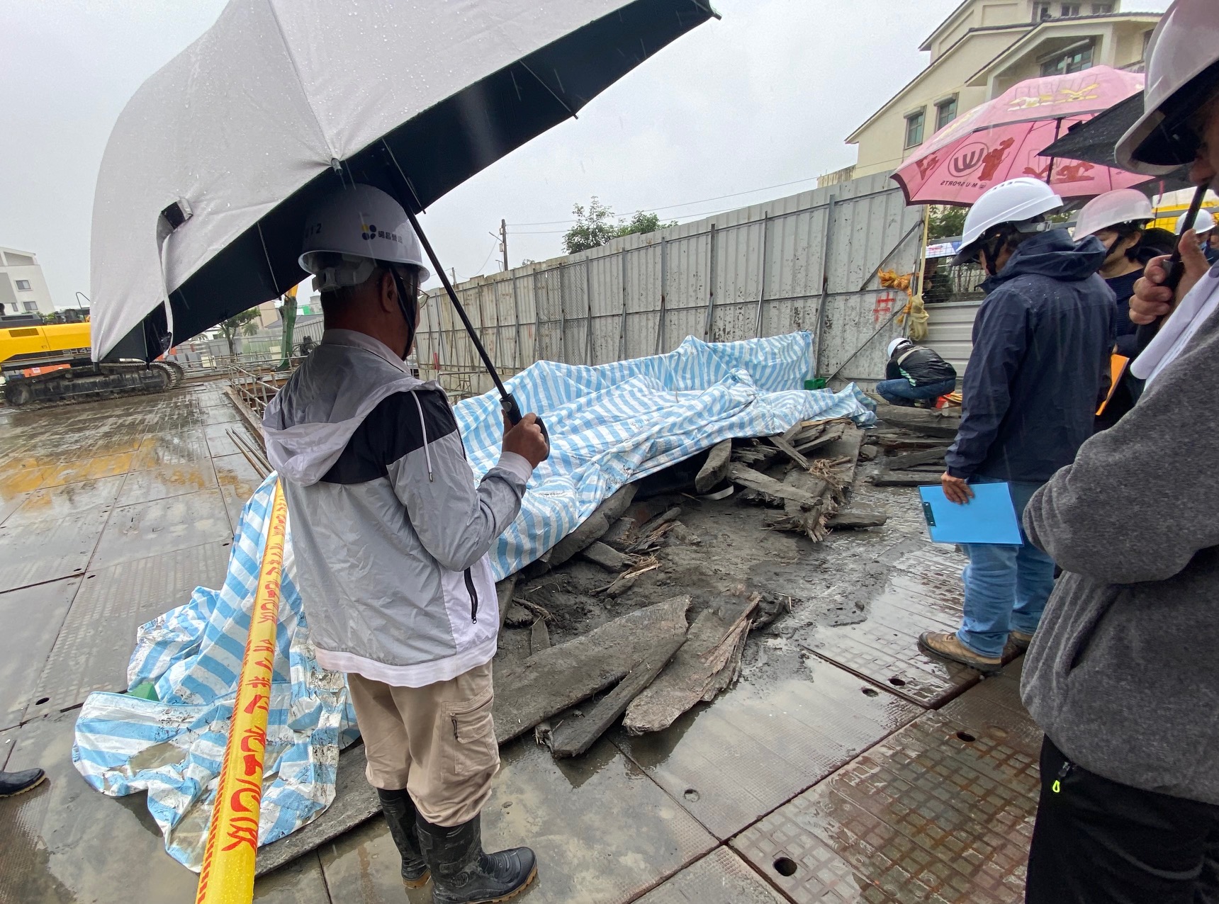  頭城挖出「古沉船」？ 考古學者現場勘查外型特徵應屬「人造物」 - https://www.watchmedia01.com