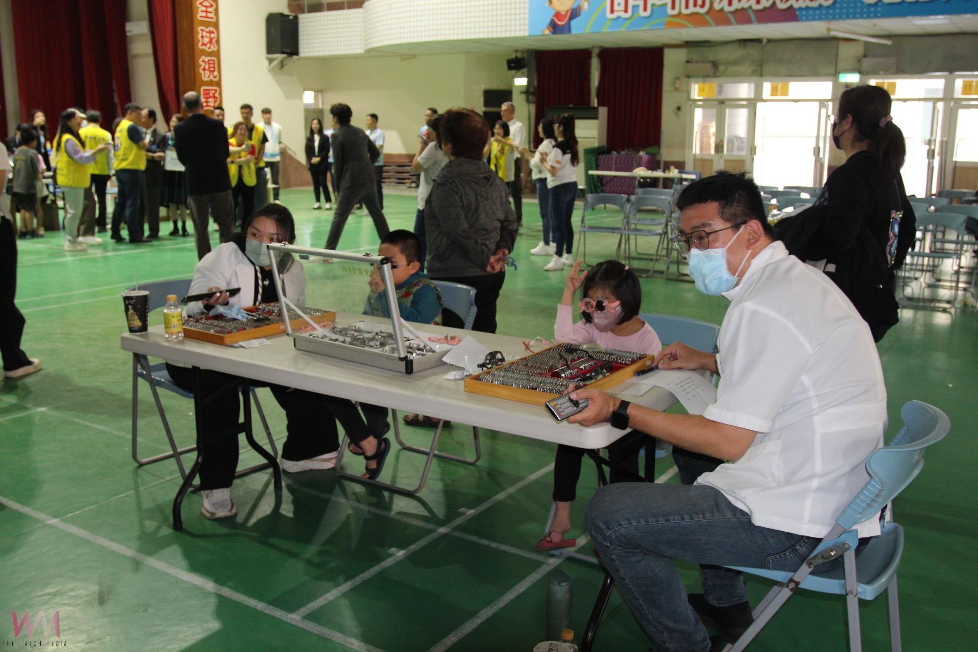 扶輪社看見美好送eye到斗南 免費配鏡嘉惠弱勢學童 - https://www.watchmedia01.com