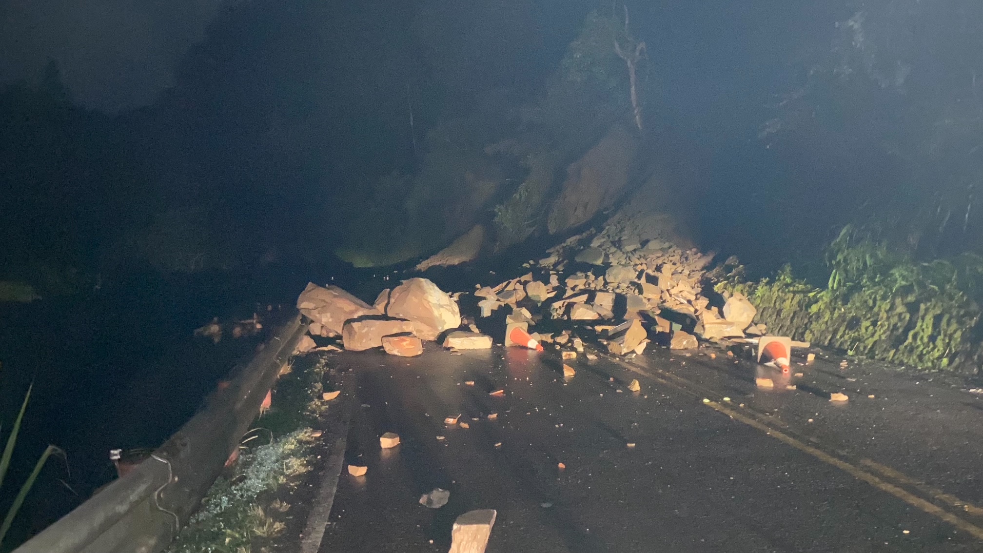 又坍了!太平山區內道路宜專一線坍方交通中斷 預計下午2點搶通 - https://www.watchmedia01.com