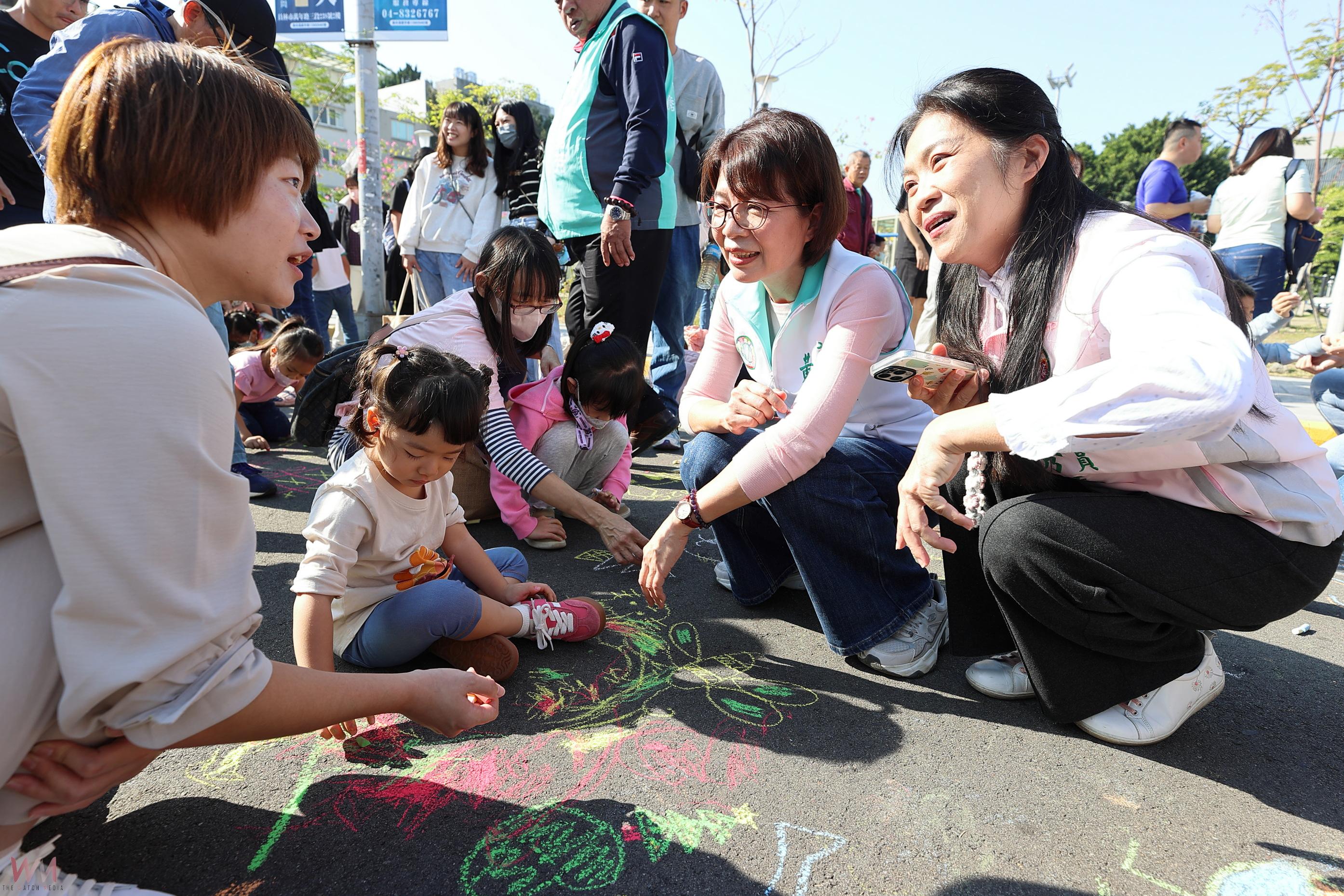 (有影片)/馬路變畫布!黃秀芳辦封街塗鴉活動 上千親子同樂 - https://www.watchmedia01.com