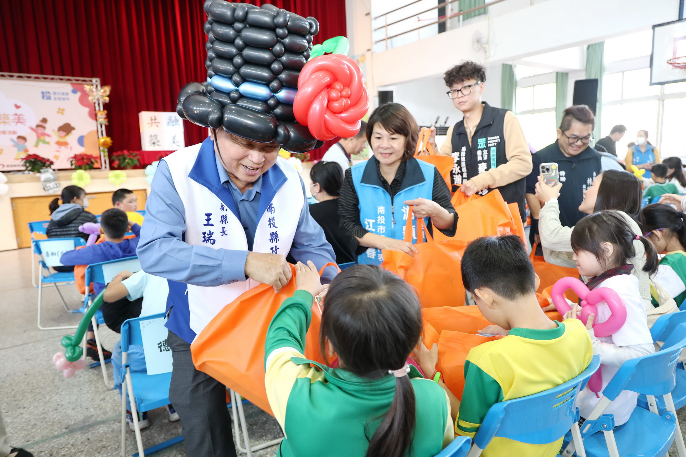 慢飛天使歡聚慶耶誕 王瑞德副縣長溫馨送禮獻祝福 - https://www.watchmedia01.com