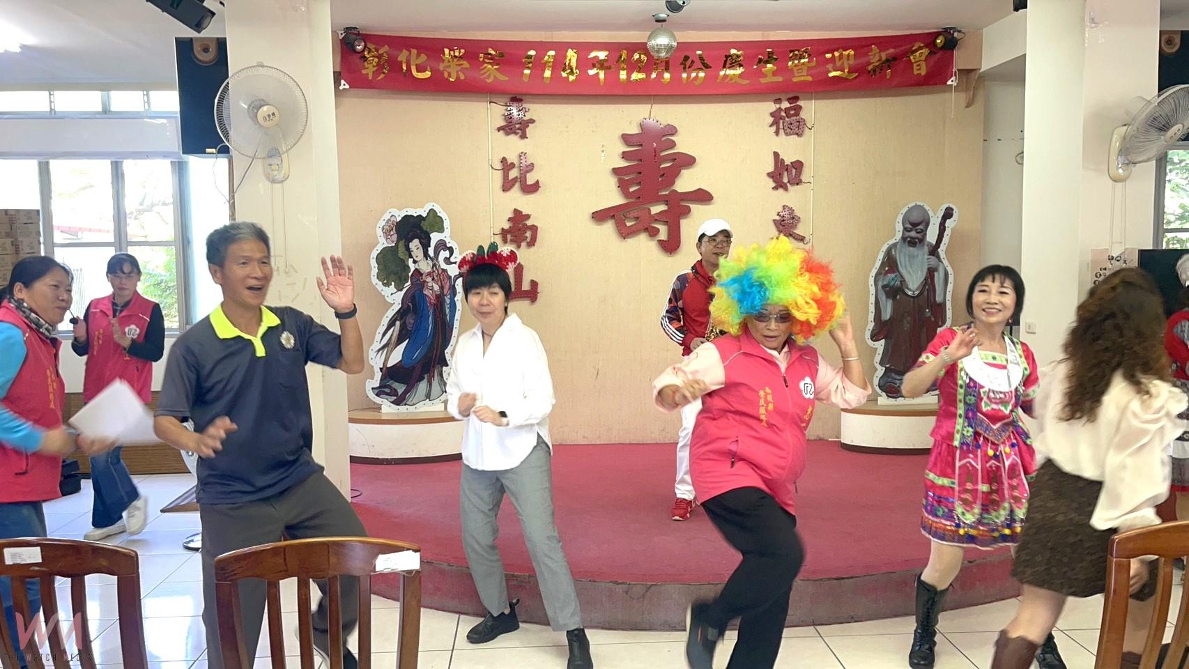 公益團體樂曲演出及南投榮欣志工熱舞表演 溫暖關懷彰化榮家長輩 - https://www.watchmedia01.com