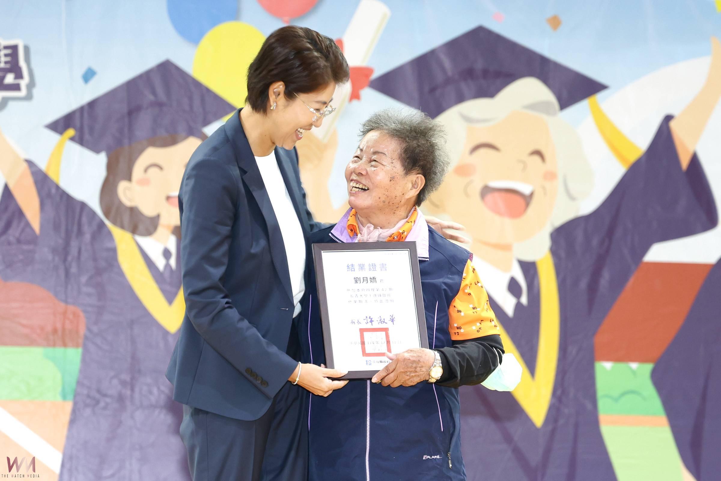 南投縣長青大學暨婦女大學聯合結業典禮盛大隆重 - https://www.watchmedia01.com