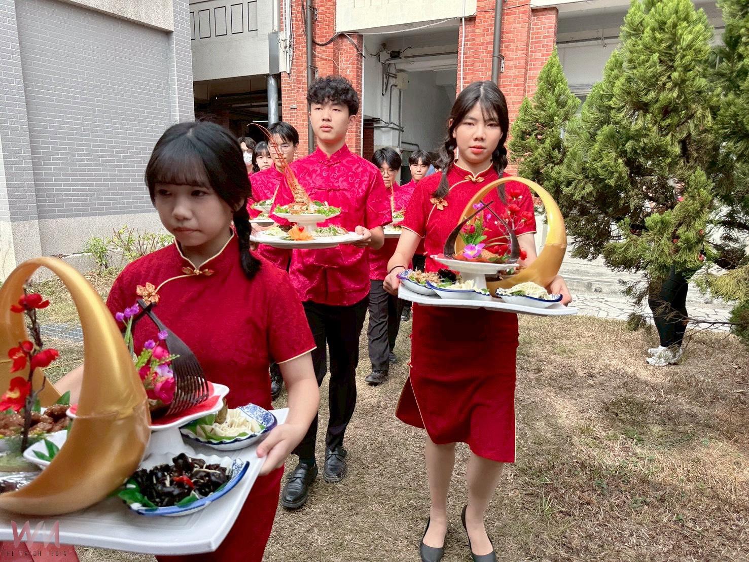 弘道.全美世界攜手送暖 興大附農學生當「總鋪師」 與弱勢長輩吃「辦桌」圍爐 - https://www.watchmedia01.com