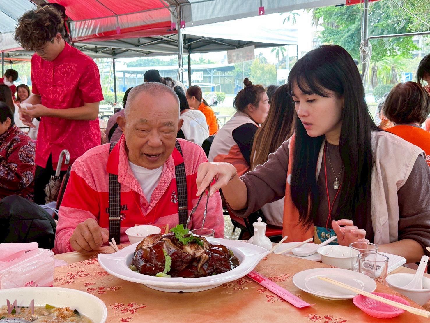 弘道.全美世界攜手送暖 興大附農學生當「總鋪師」 與弱勢長輩吃「辦桌」圍爐 - https://www.watchmedia01.com