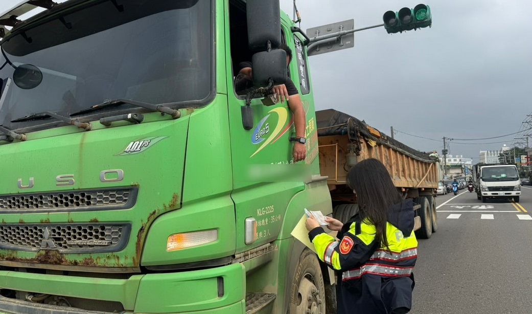 平鎮警強化大型車稽查　打造安全友善用路環境