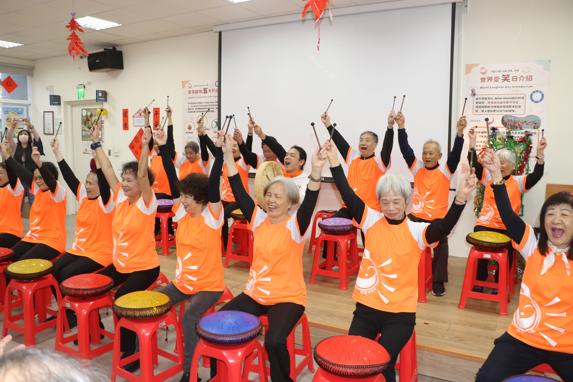 用「愛笑力」對抗失智身心更健康!新北市愛笑瑜珈協會成果發表 - https://www.watchmedia01.com