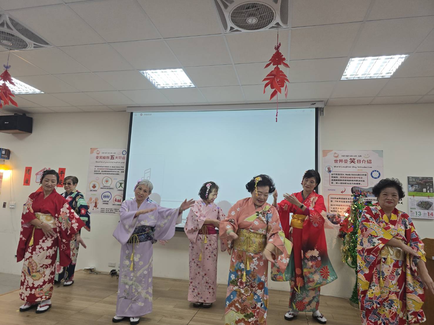 用「愛笑力」對抗失智身心更健康!新北市愛笑瑜珈協會成果發表 - https://www.watchmedia01.com