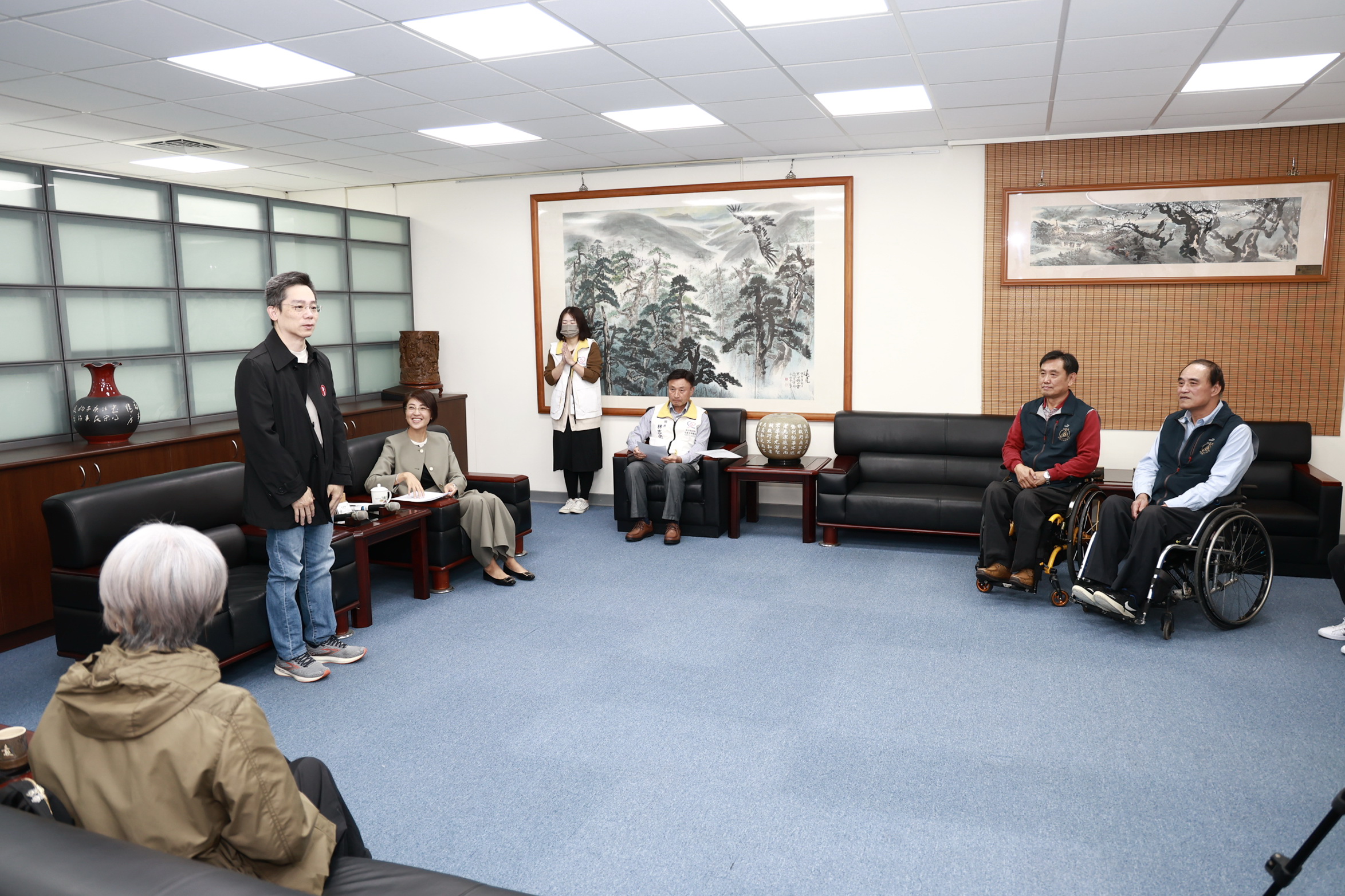 許淑華縣長感謝中華耆幼關懷協會捐贈本縣復康巴士