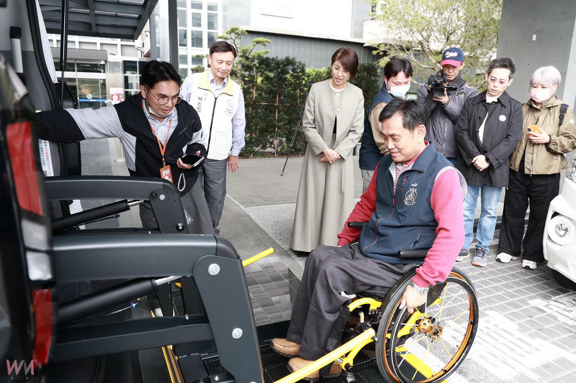 許淑華縣長感謝中華耆幼關懷協會捐贈本縣復康巴士 - https://www.watchmedia01.com