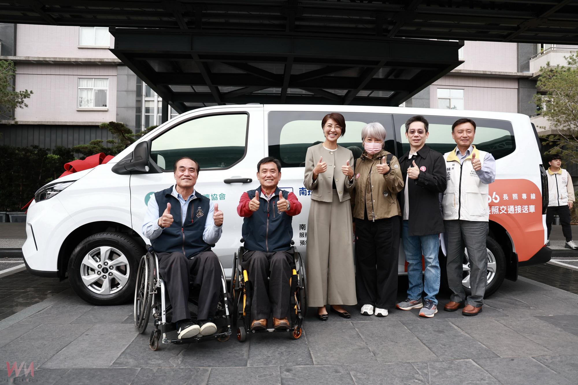 許淑華縣長感謝中華耆幼關懷協會捐贈本縣復康巴士 - https://www.watchmedia01.com