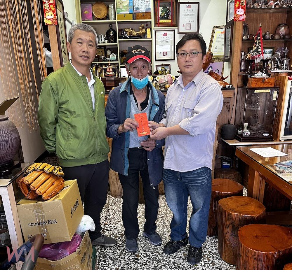 台電嘉義區處為落實企業社會責任、關懷在地弱勢族群,近日寒冬送暖的啟動「冬令救濟捐款活動」,濟助他們能在寒冬中,帶來及時支持的與溫暖。(圖/台電嘉義區處提供)