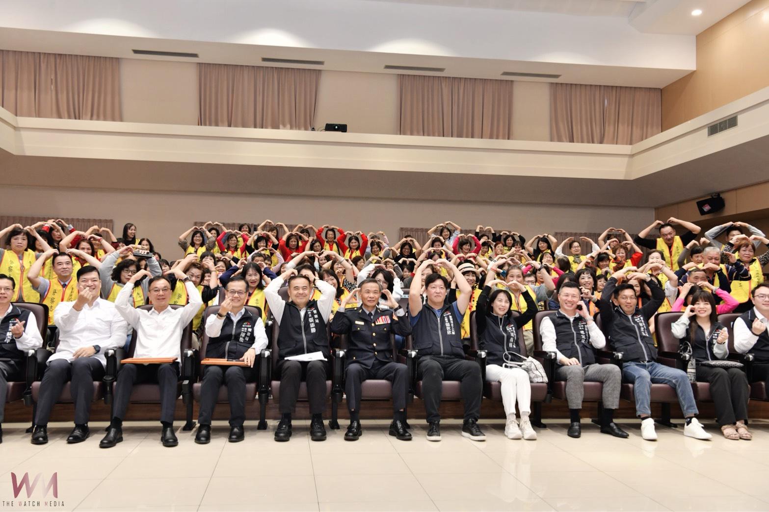 協助警政單位志願服務 中市府警察局頒獎表揚績優警察志工 - https://www.watchmedia01.com