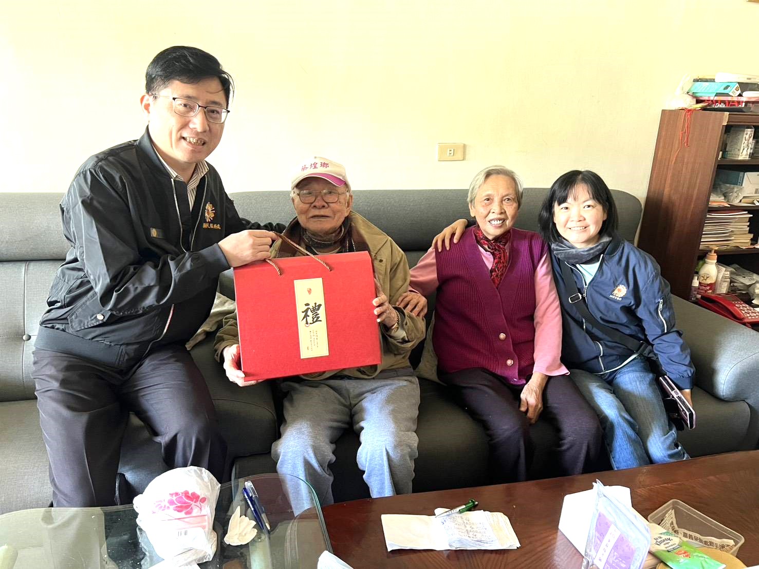 寒冬送暖情更濃南投縣榮服處到府關懷守護榮民眷 - https://www.watchmedia01.com