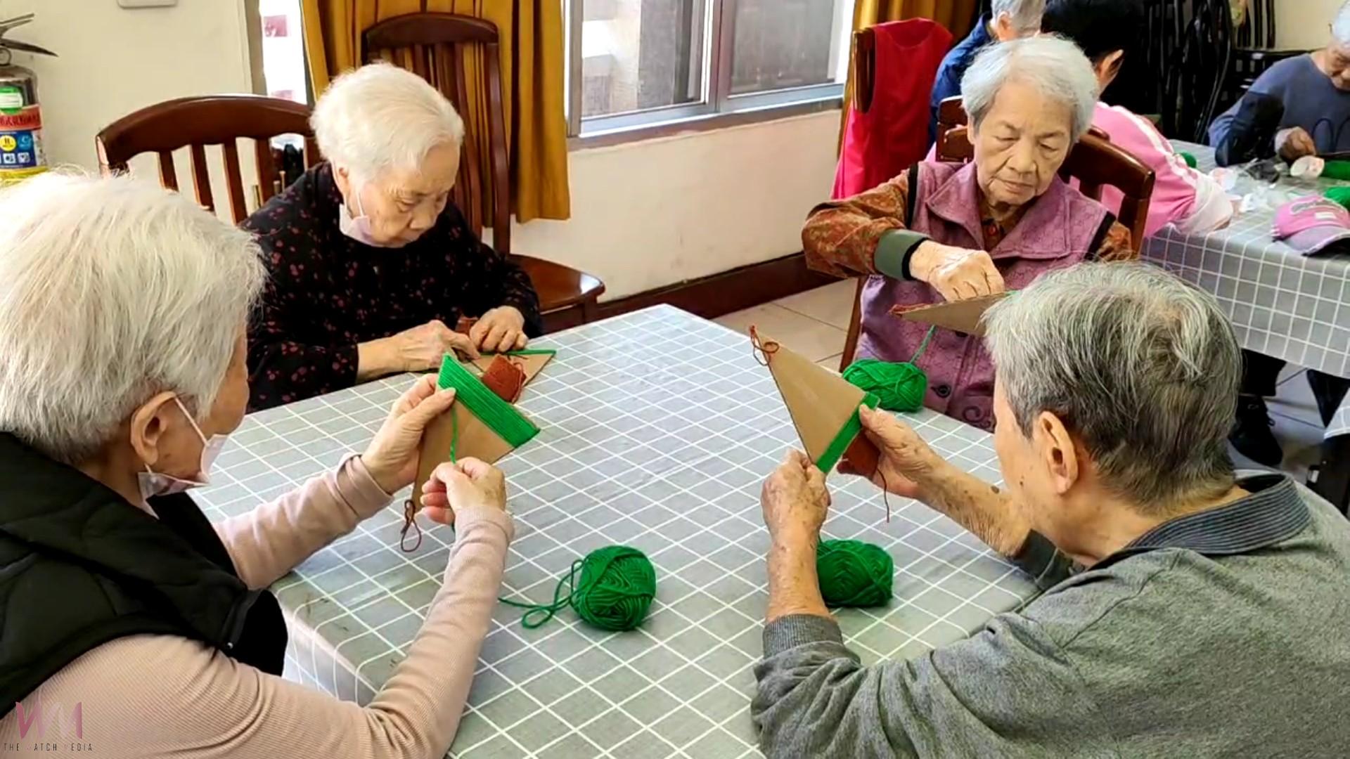 (有影片)/彰化榮家長輩動手做毛線聖誕樹 提前感受節慶溫馨 - https://www.watchmedia01.com