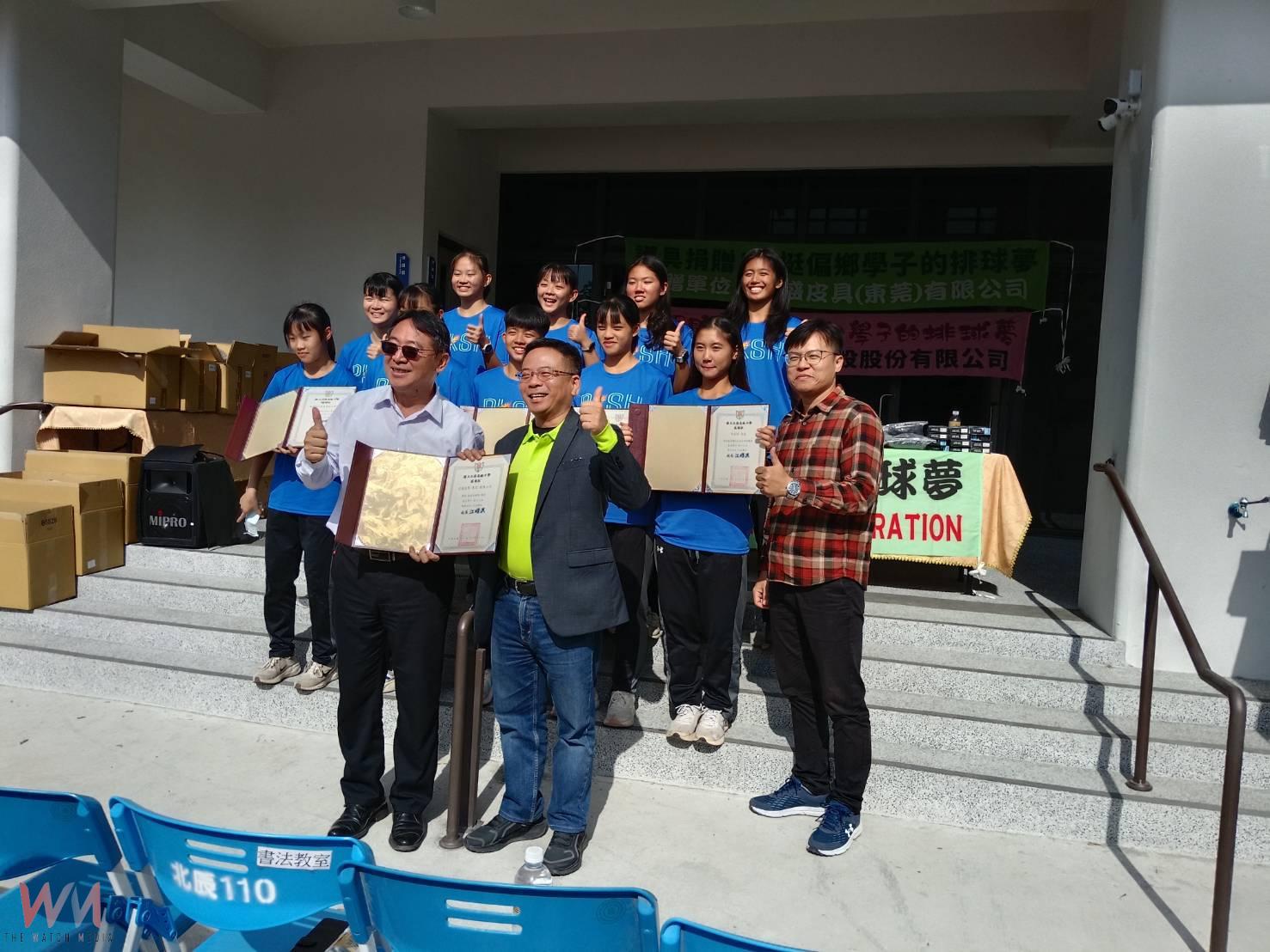 (有影片)/護具捐贈守護偏鄉學子 蔡岳儒攜手企業力挺排球夢 - https://www.watchmedia01.com