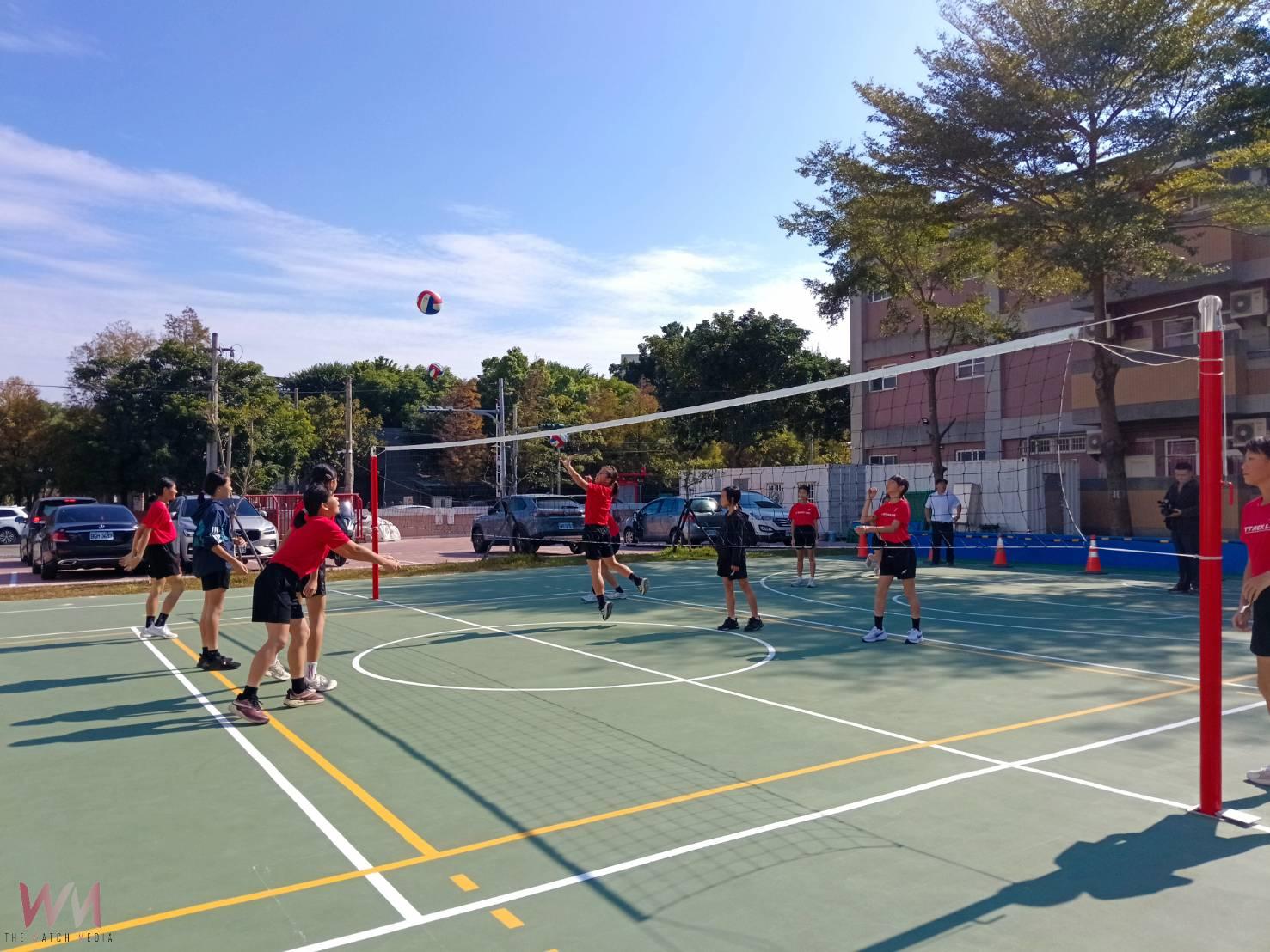 (有影片)/護具捐贈守護偏鄉學子 蔡岳儒攜手企業力挺排球夢 - https://www.watchmedia01.com