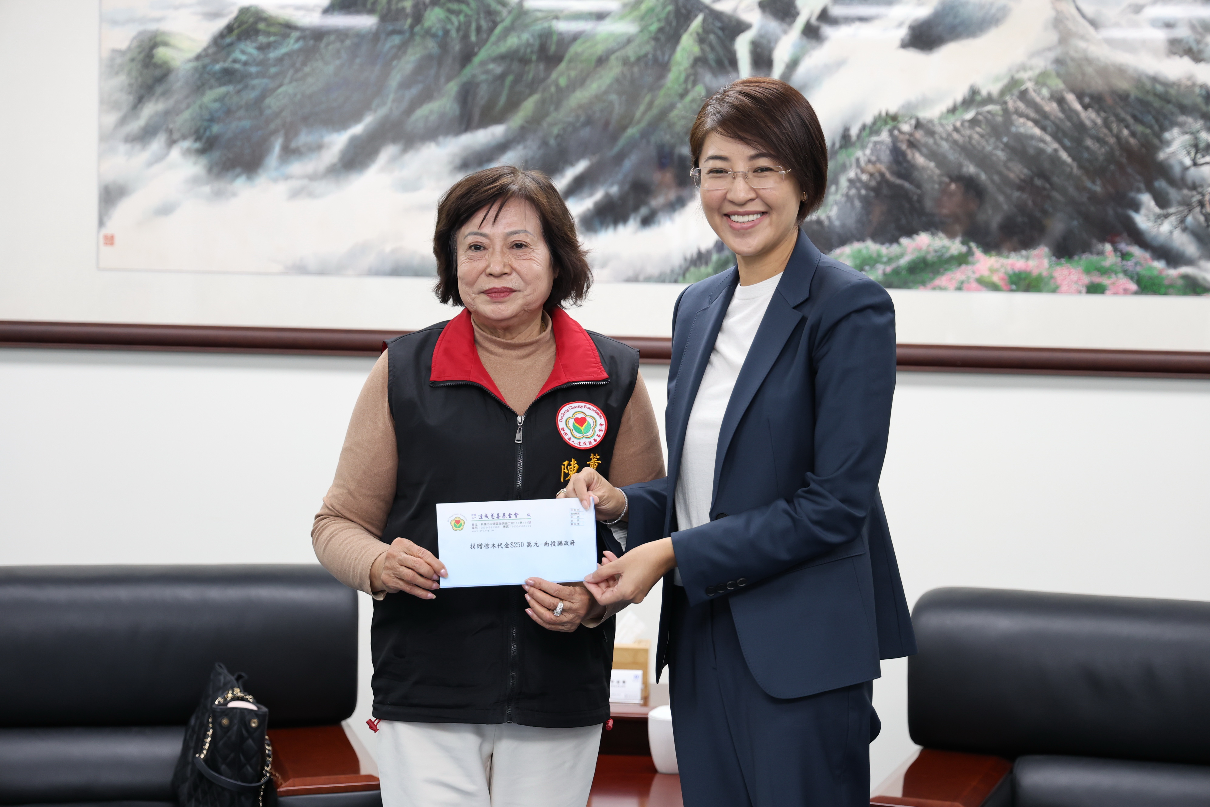 達成慈善基金會捐款280萬元助弱勢 許縣長表感謝 - https://www.watchmedia01.com