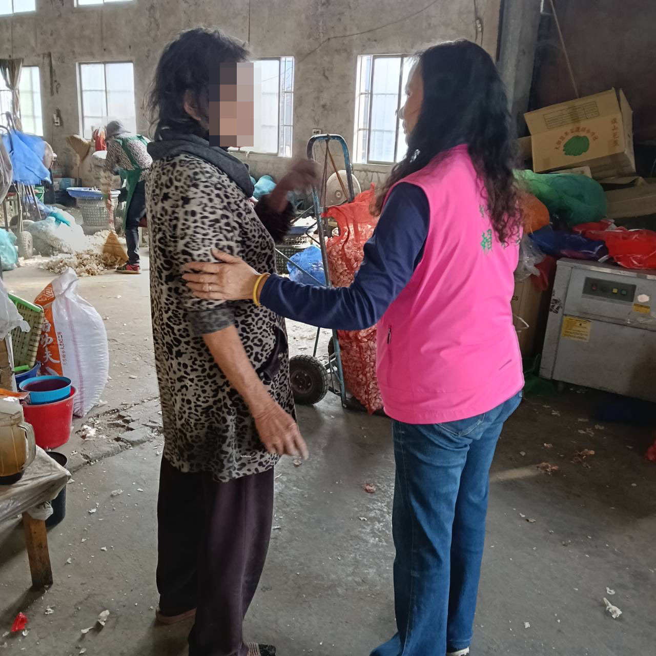 (有影片)/伸港逆孫用安全帽猛撞阿嬤頭部 影片曝光引眾怒 - https://www.watchmedia01.com