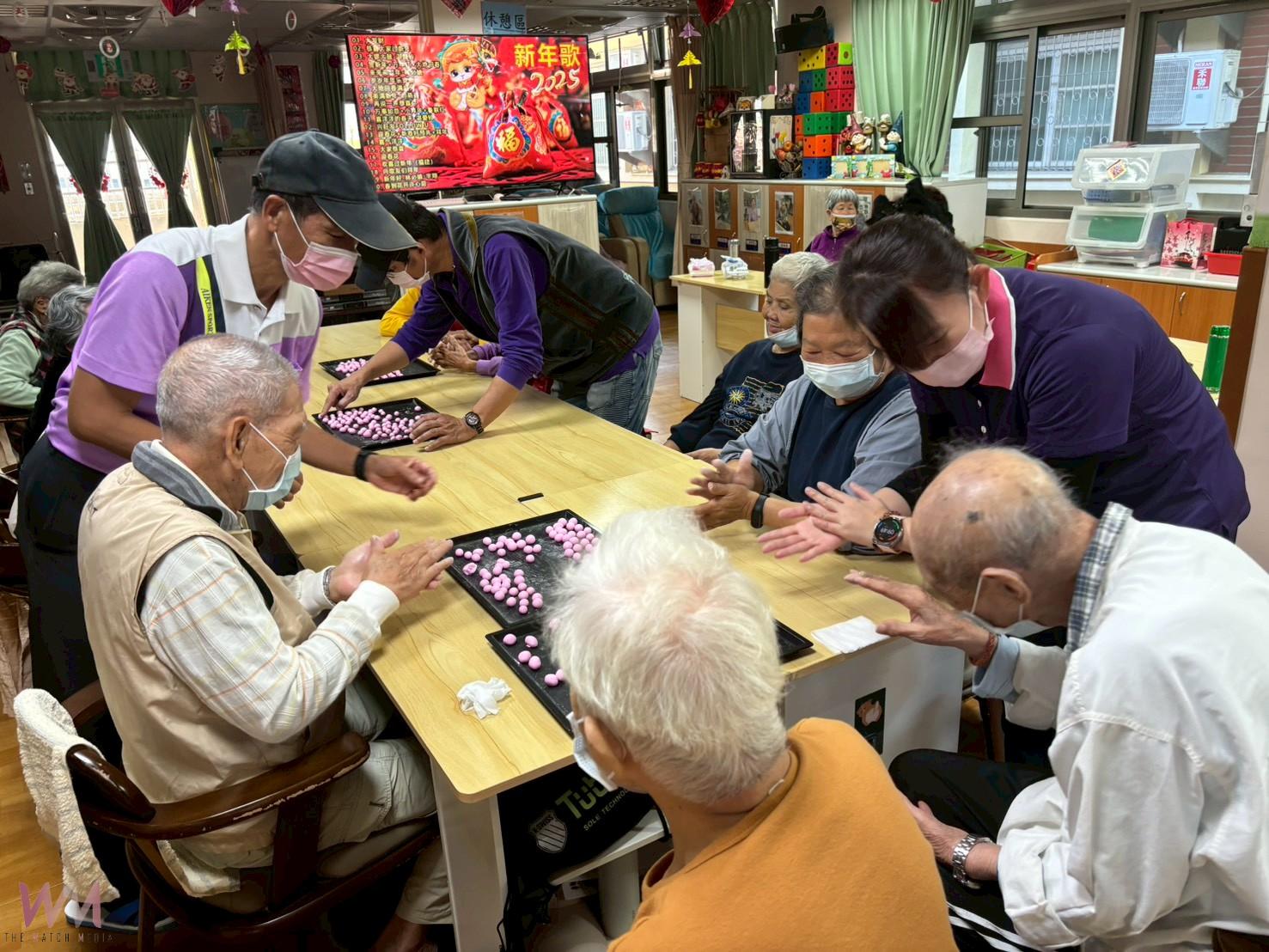（有影片）／彰化榮家日照中心冬至活動　長輩親手搓湯圓笑聲滿溢 - https://www.watchmedia01.com