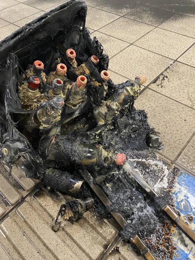 北捷成煉獄!面具男持長刀隨機殺人 血洗完畏罪跳樓亡 - https://www.watchmedia01.com