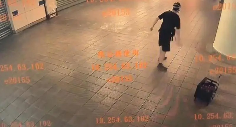 北捷成煉獄!面具男持長刀隨機殺人 血洗完畏罪跳樓亡 - https://www.watchmedia01.com