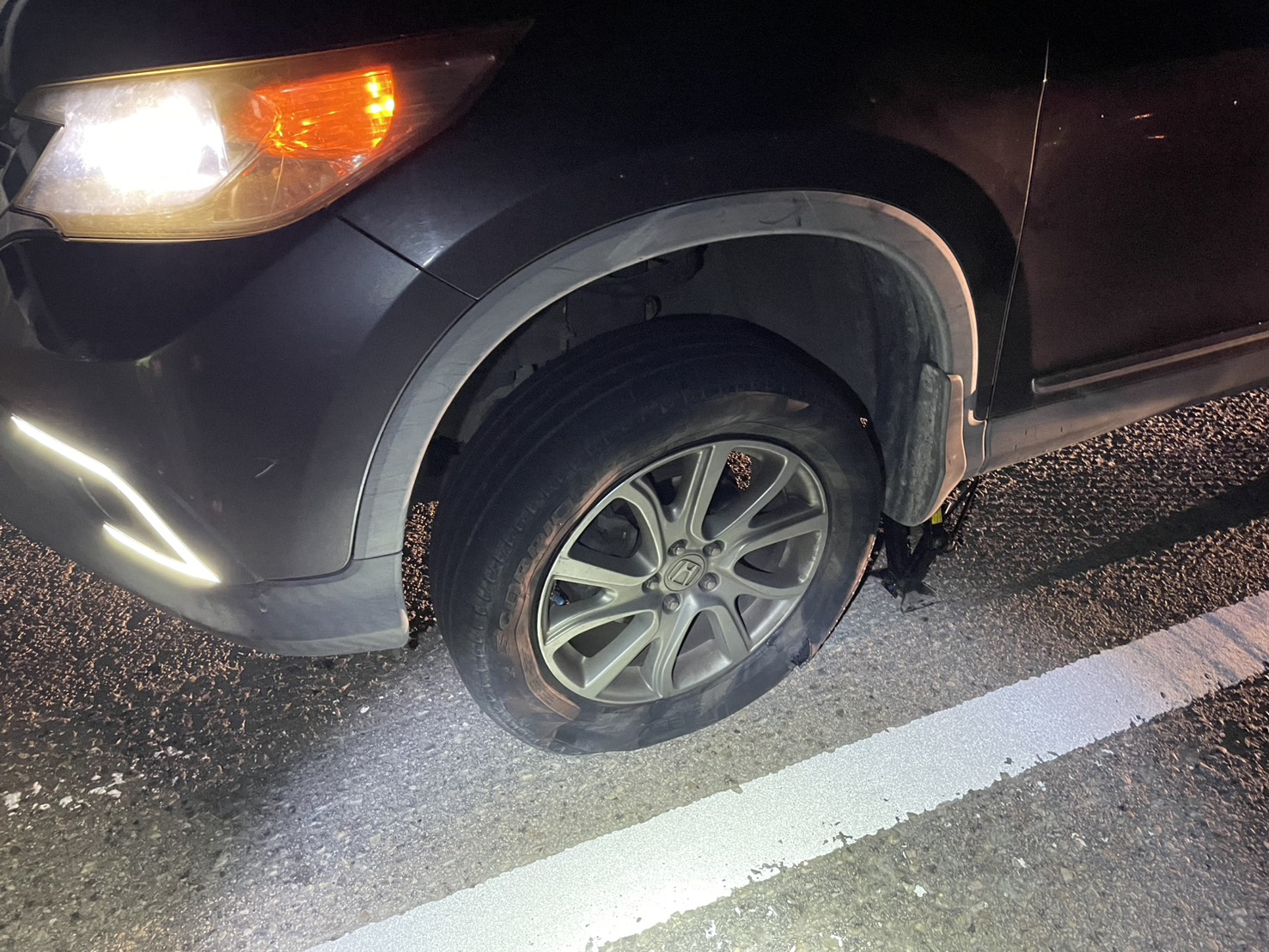 夜半施工水泥紐澤西倒！彰化西濱3車連環撞 - https://www.watchmedia01.com