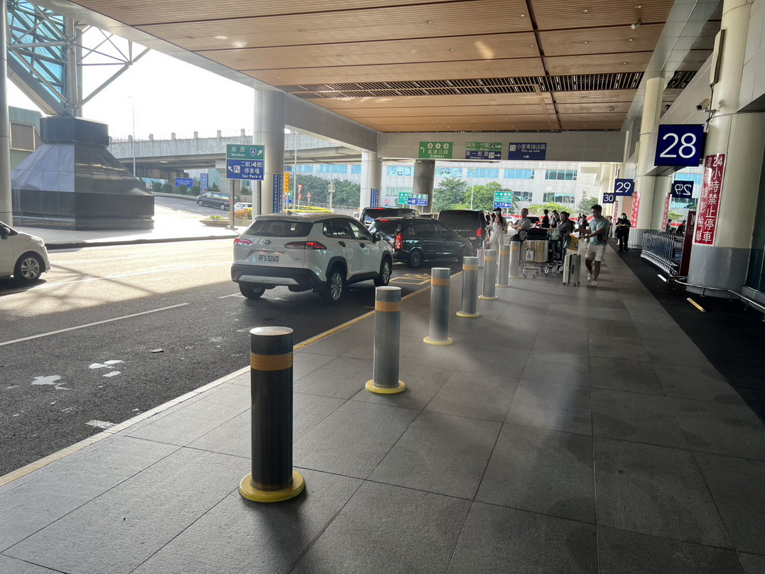 桃園機場導入科技執法 臨停逾 3 分鐘將重罰 115 年 4 月 1 日起正式取締 - https://www.watchmedia01.com