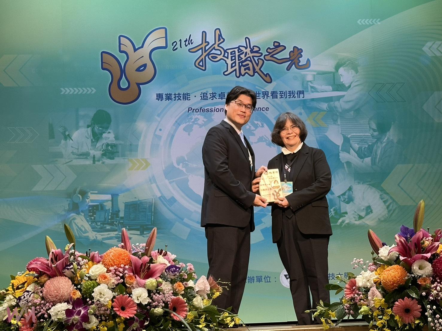 吳鳳科大技職之光13連霸 2生榮獲技職傑出證照達人獎 - https://www.watchmedia01.com