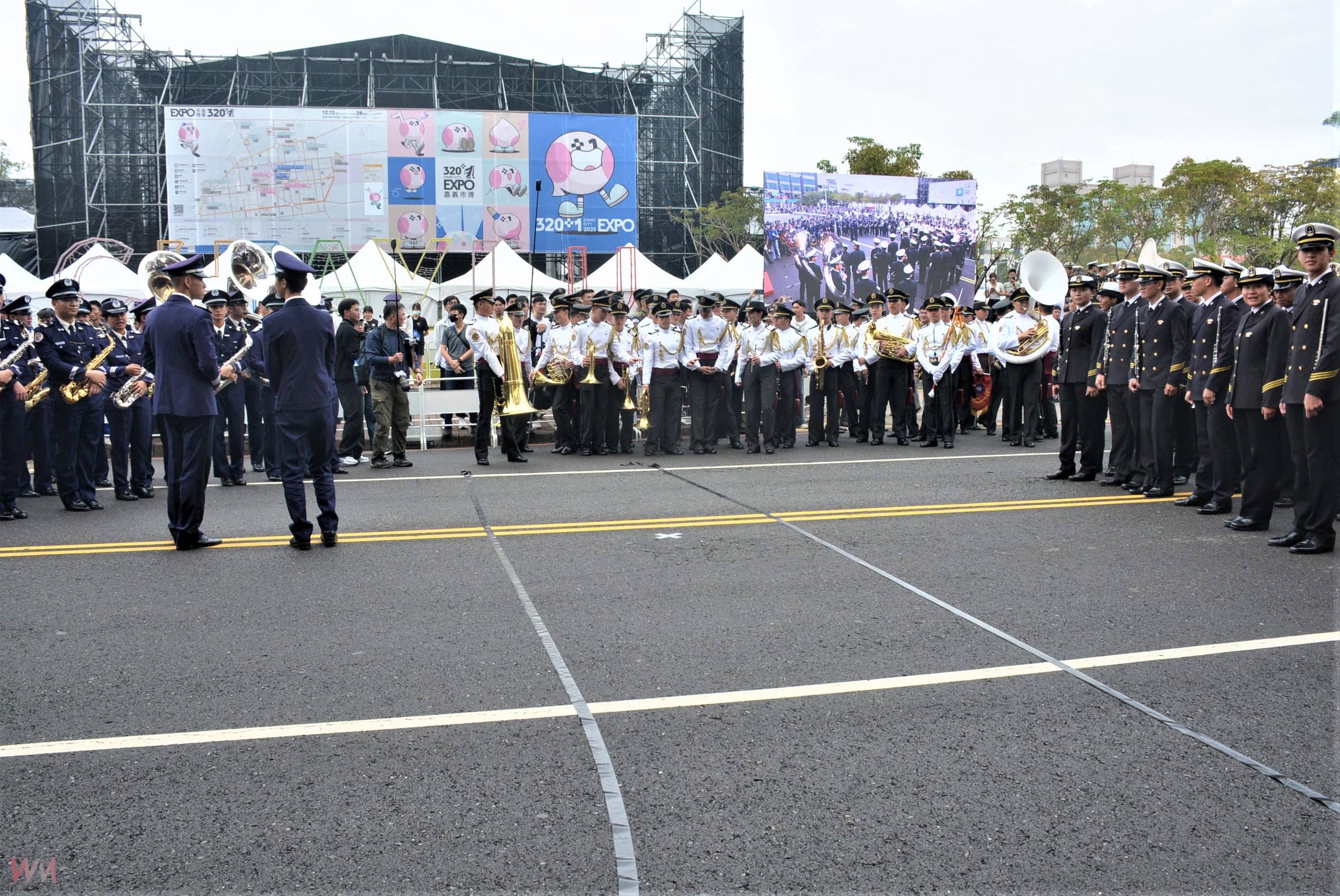 陸海空三軍聯合BATTLE樂聲　交織出震撼街頭軍樂盛景