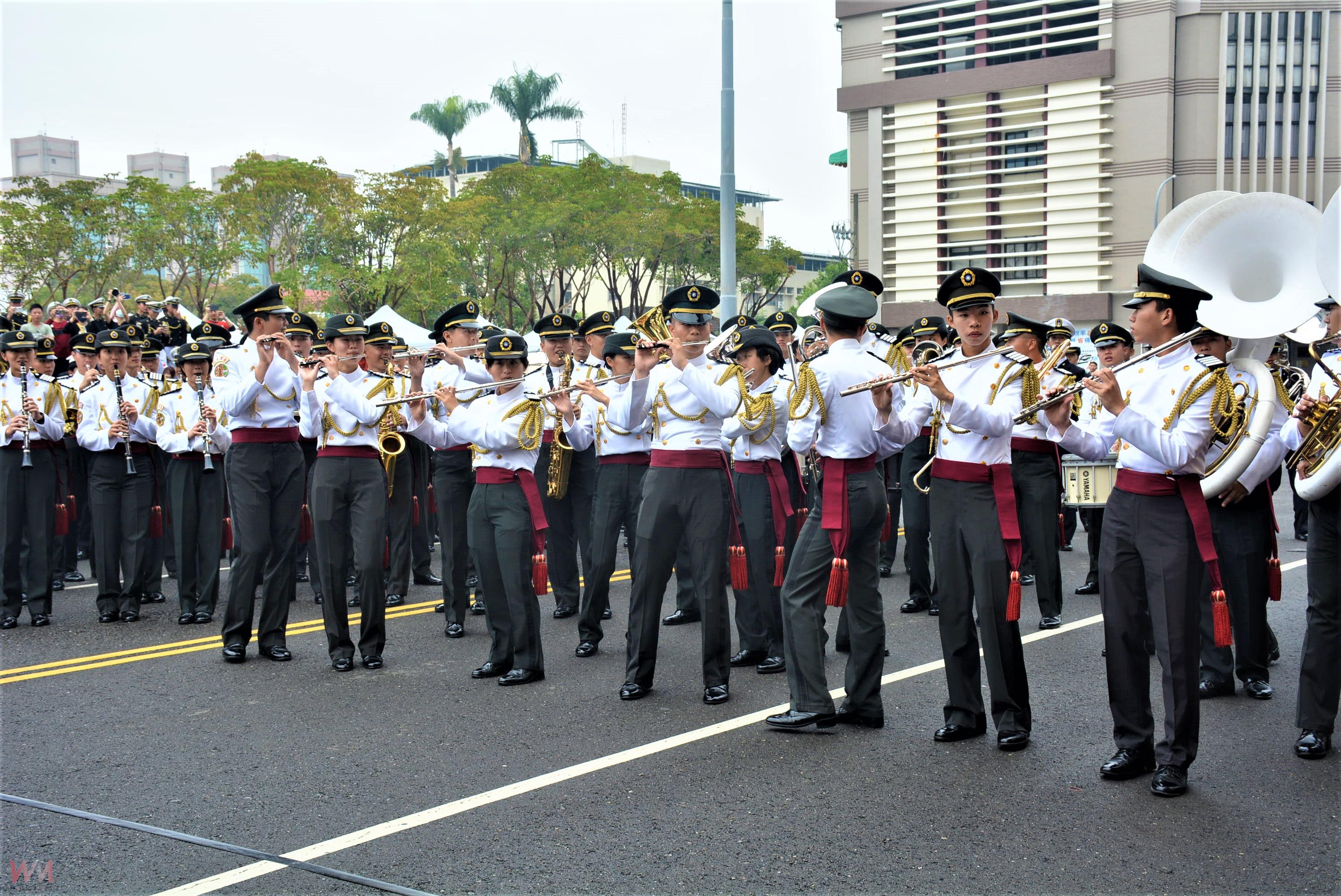陸海空三軍聯合BATTLE樂聲 交織出震撼街頭軍樂盛景 - https://www.watchmedia01.com