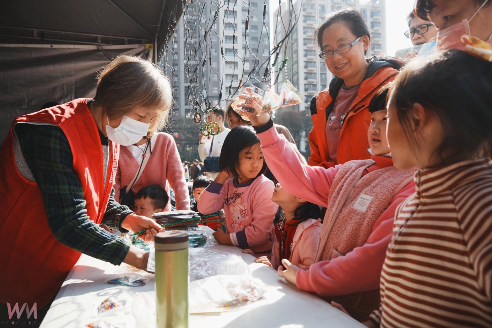 共享冬日節慶盛會 台中9米主燈「聚.光」點燈 聖誕野餐日熱鬧揭幕 - https://www.watchmedia01.com