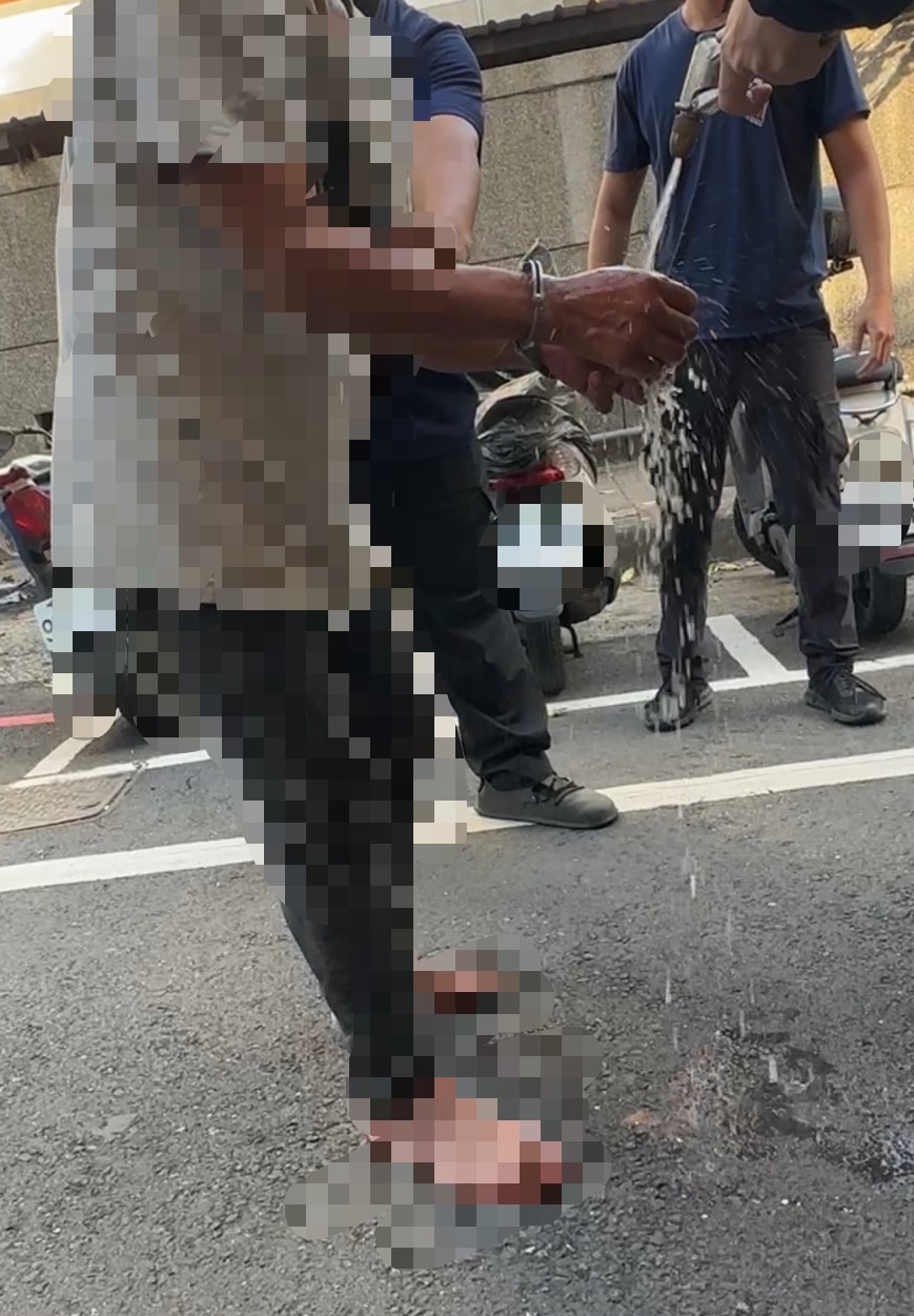 現場直擊/危機15分鐘!警消專業+民力訓練+民眾冷靜 成功阻止街頭暴力 - https://www.watchmedia01.com