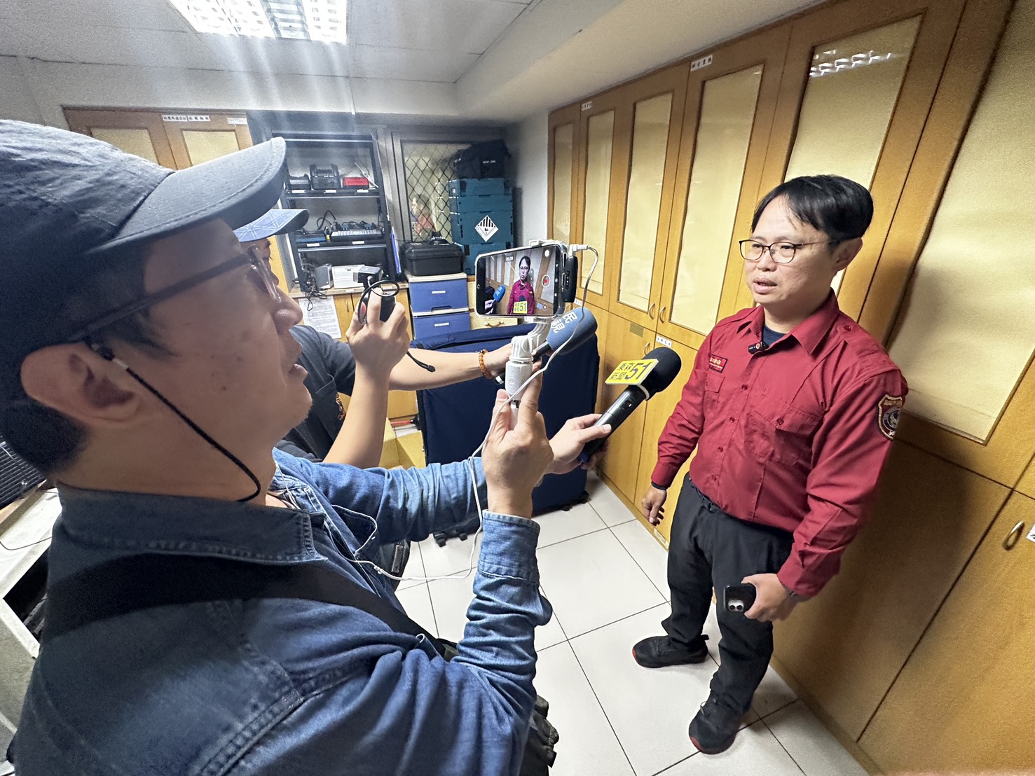 現場直擊/危機15分鐘!警消專業+民力訓練+民眾冷靜 成功阻止街頭暴力 - https://www.watchmedia01.com