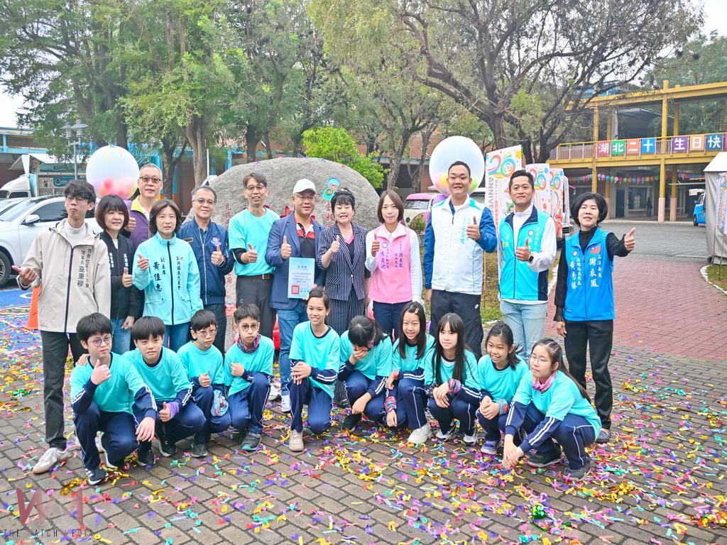 一塊巨石一份初心 湖北國小二十周年校慶門口立起穩定學習的精神 - https://www.watchmedia01.com