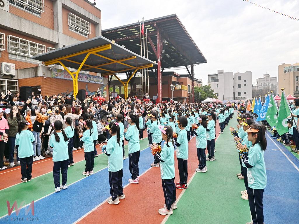 一塊巨石一份初心 湖北國小二十周年校慶門口立起穩定學習的精神 - https://www.watchmedia01.com