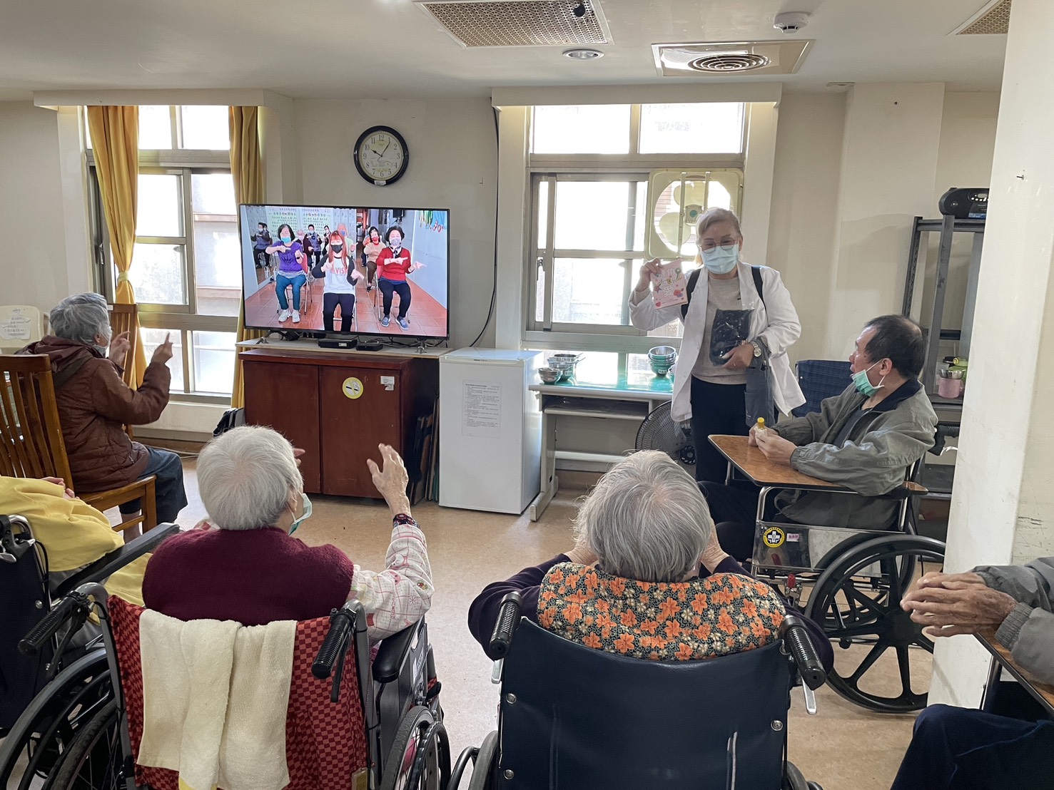 (有影片)/聖誕暖流湧入榮家 靈性關懷師以愛與祝福陪伴長輩 - https://www.watchmedia01.com