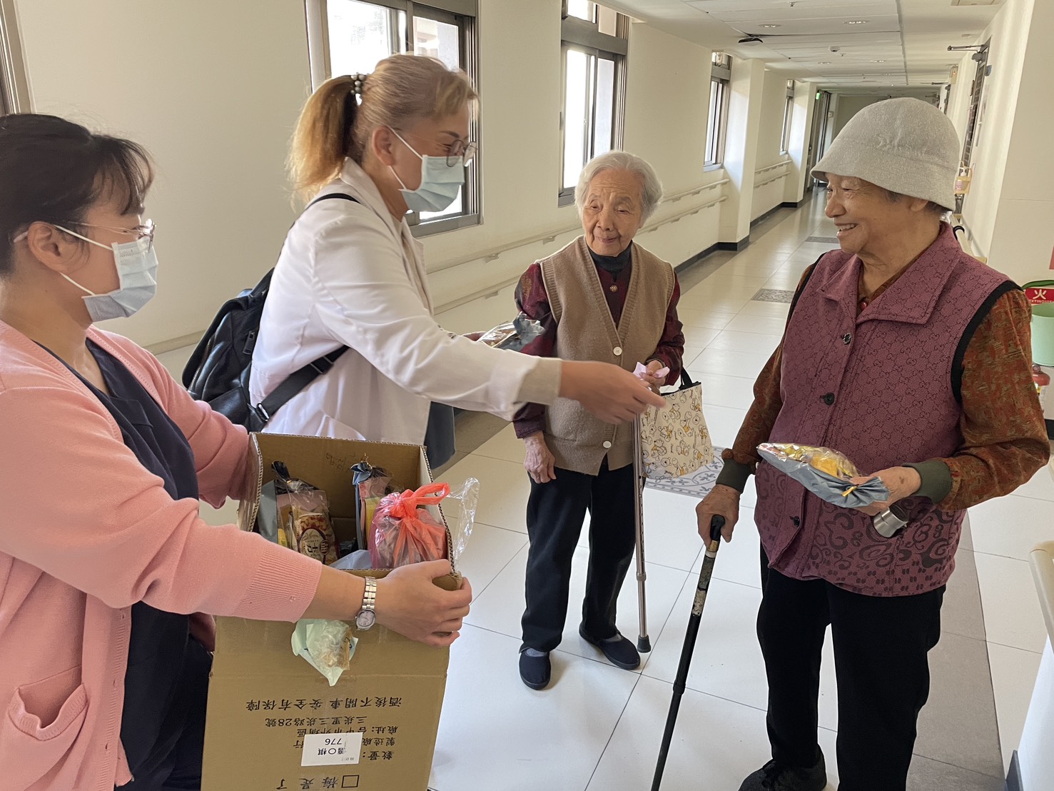 (有影片)/聖誕暖流湧入榮家 靈性關懷師以愛與祝福陪伴長輩 - https://www.watchmedia01.com