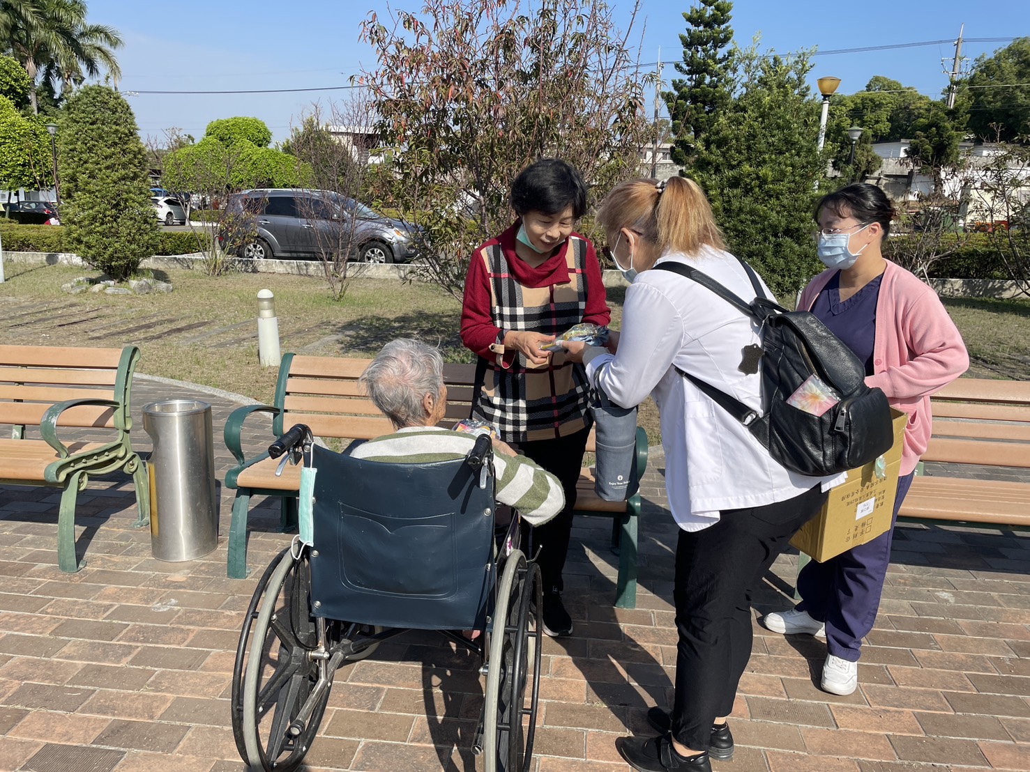(有影片)/聖誕暖流湧入榮家 靈性關懷師以愛與祝福陪伴長輩 - https://www.watchmedia01.com