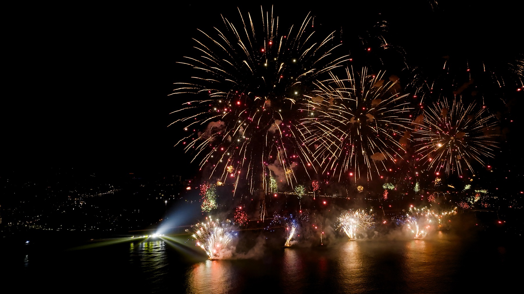 「閃耀新北1314跨河煙火」點亮淡江大橋　10大最佳觀賞點迎接2026 - https://www.watchmedia01.com