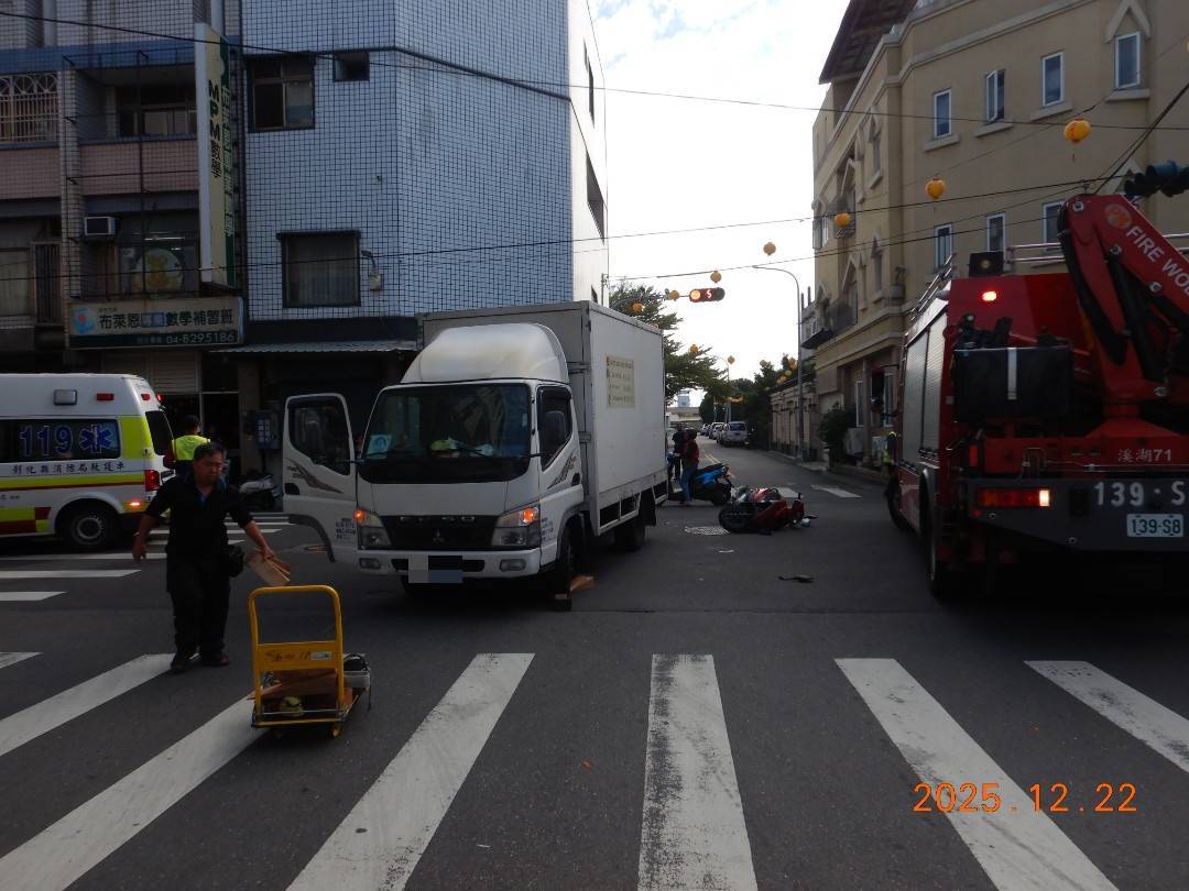女騎士瞬間被捲車底 埔心路口女騎士捲車底 - https://www.watchmedia01.com