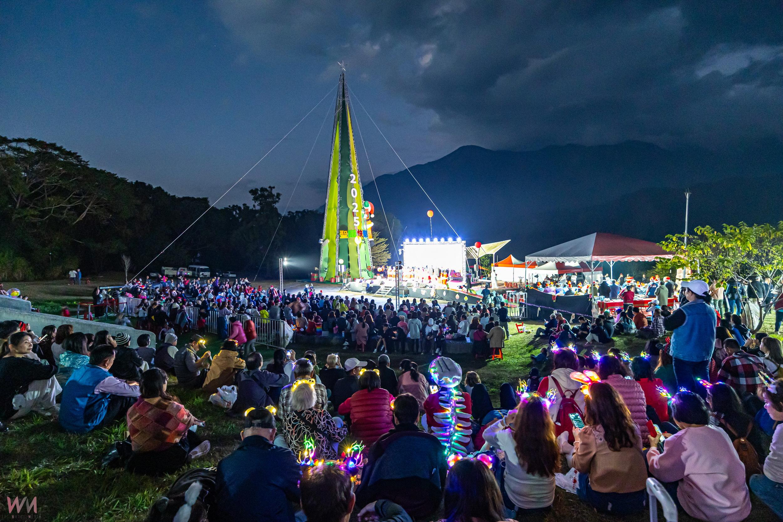 南投縣長許淑華為信義鄉羅娜聖誕樹點燈 共度歡樂平安夜 - https://www.watchmedia01.com